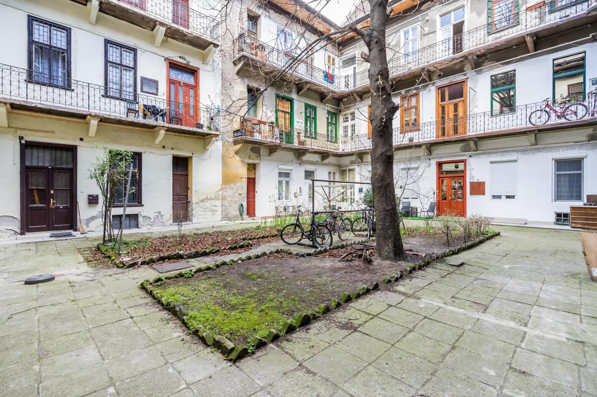 Bpr Stylish Mosaic With Terrace Apartament